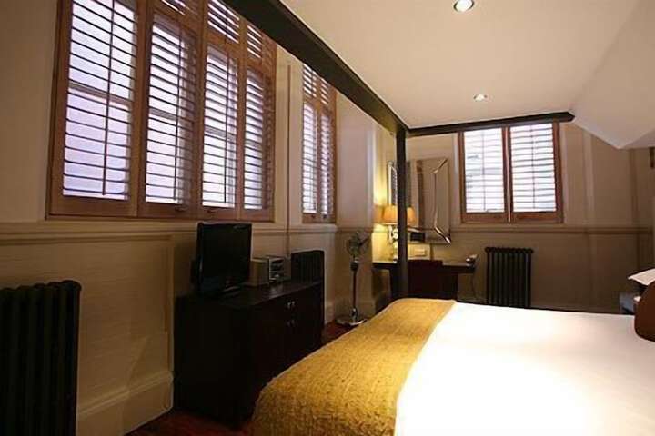 Room 6 of 30