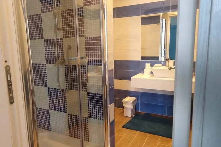 Room 10 of 21