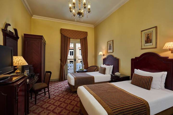 Room 10 of 36