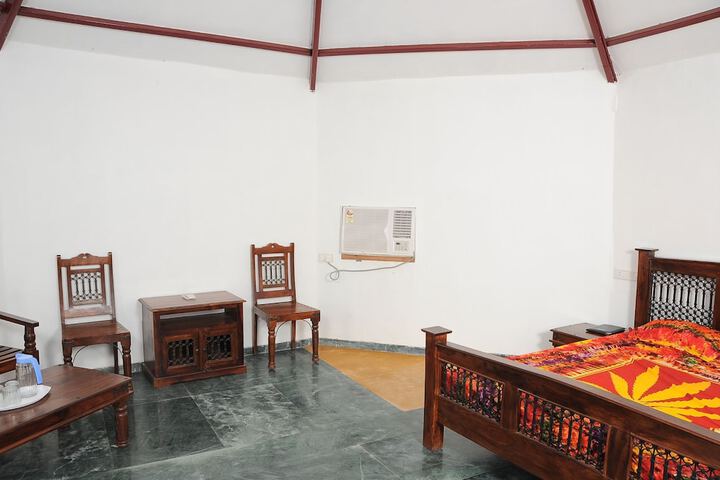 Room 6 of 53