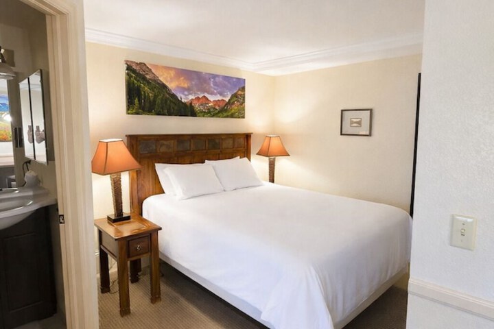 Room 4 of 27