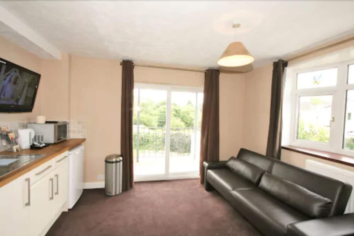 Room 9 of 28