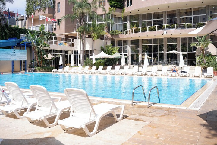 Hotel Pool
