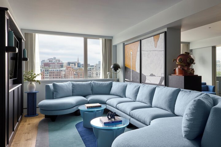 Room 51 of 233