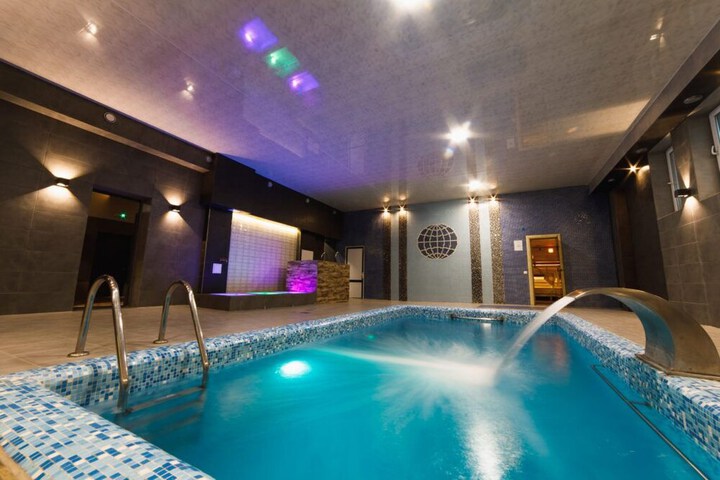 Pool 66 of 111