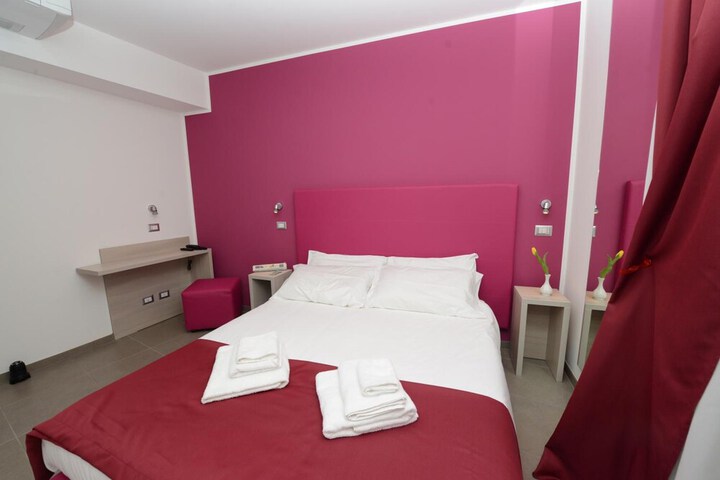 Room 13 of 65