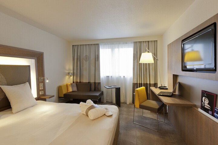 Room 4 of 82
