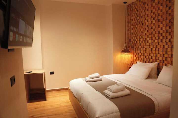 Room 7 of 28
