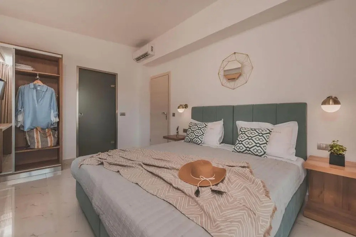 Room 3 of 21