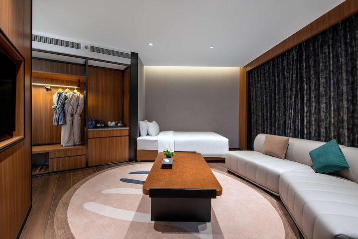 Room 13 of 44