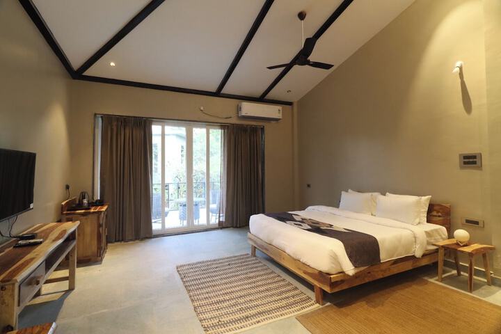 Room 25 of 76