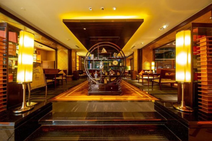 Lounge 133 of 163