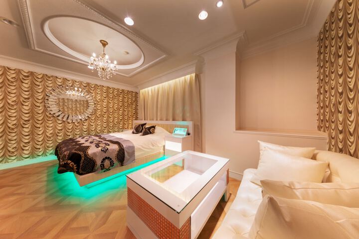 Room 2 of 34