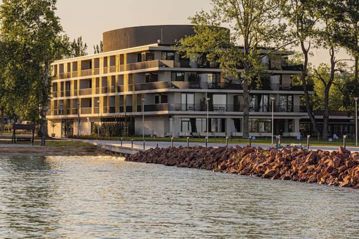 Hotel 64 of 64