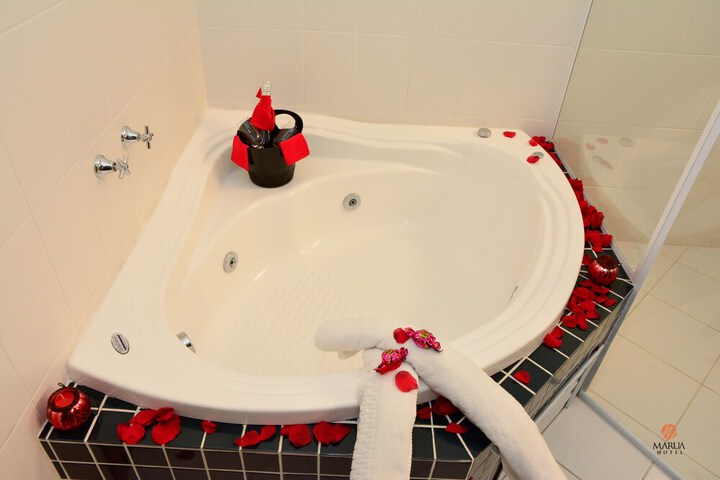 Hot Tub 19 of 35