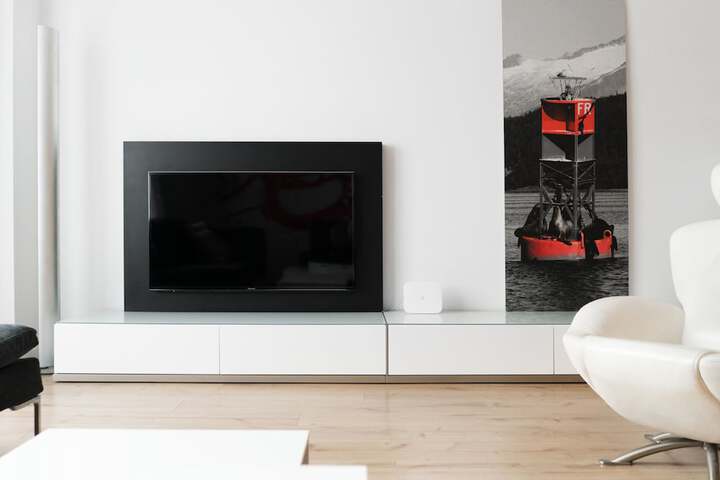 Lounge 17 of 27