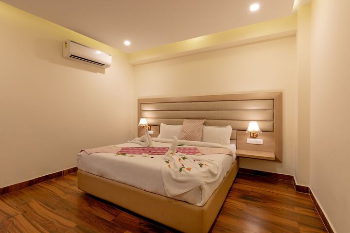 Room 27 of 53