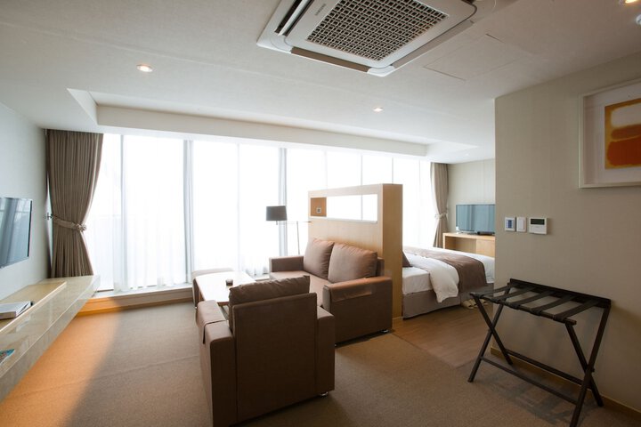 Room 47 of 145