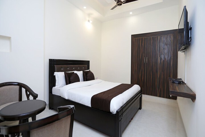 Room 9 of 19
