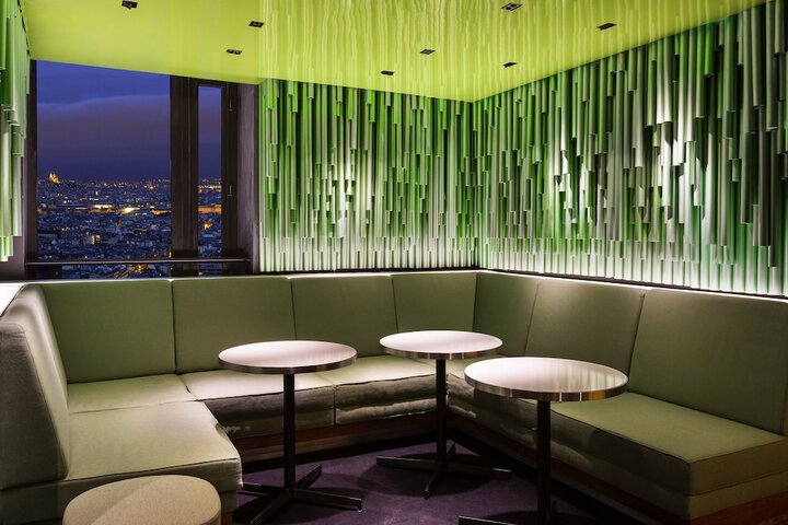 Lounge 64 of 77