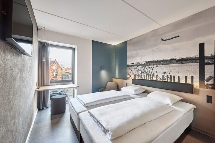 Room 13 of 34