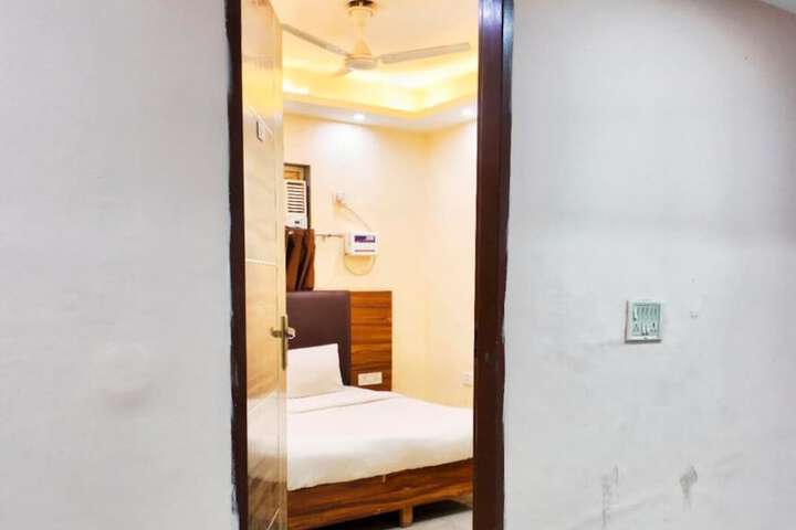 Room 6 of 22