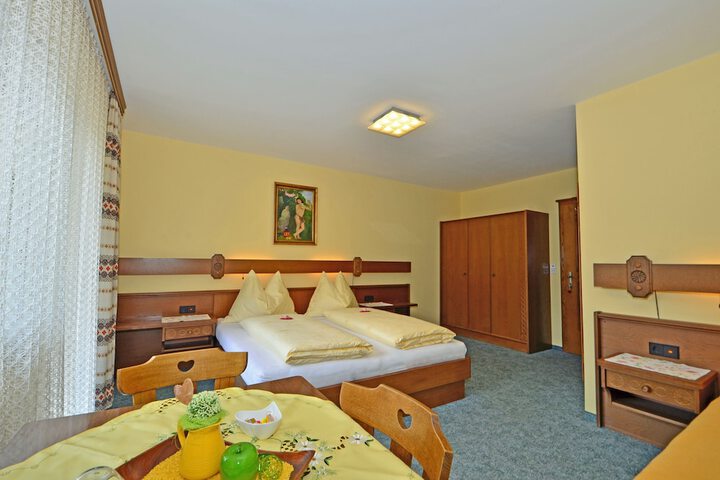 Room 14 of 36