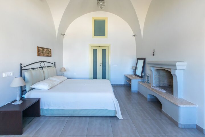 Room 3 of 25