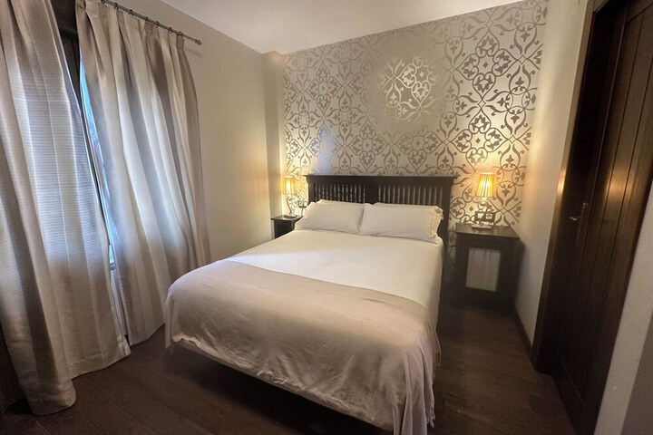Room 13 of 77