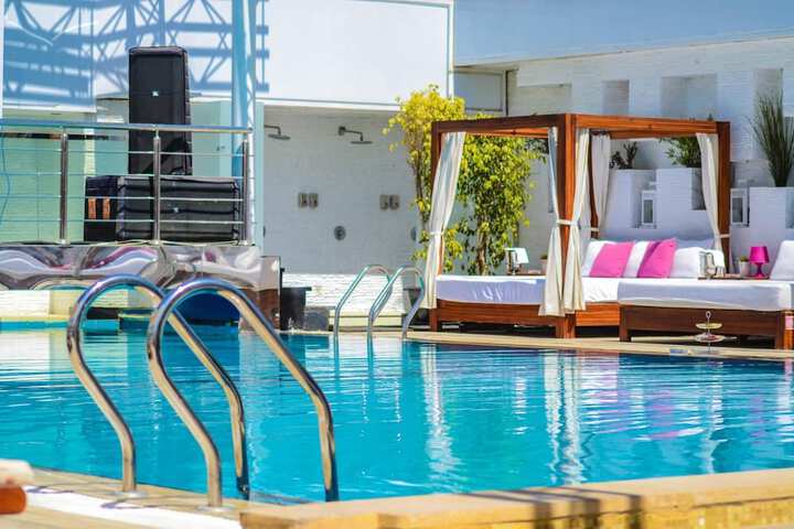 Hotel with Pool