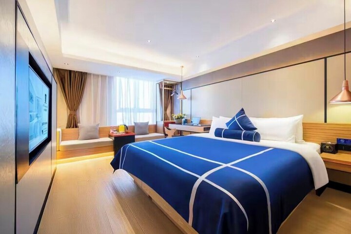 Room 7 of 15