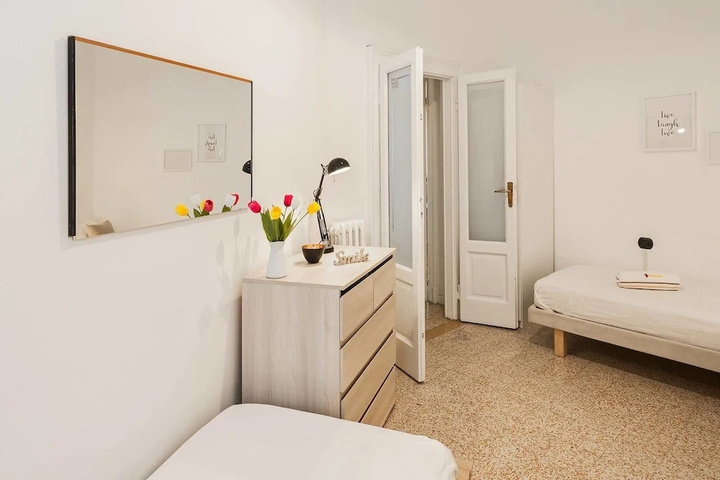 Room 4 of 18