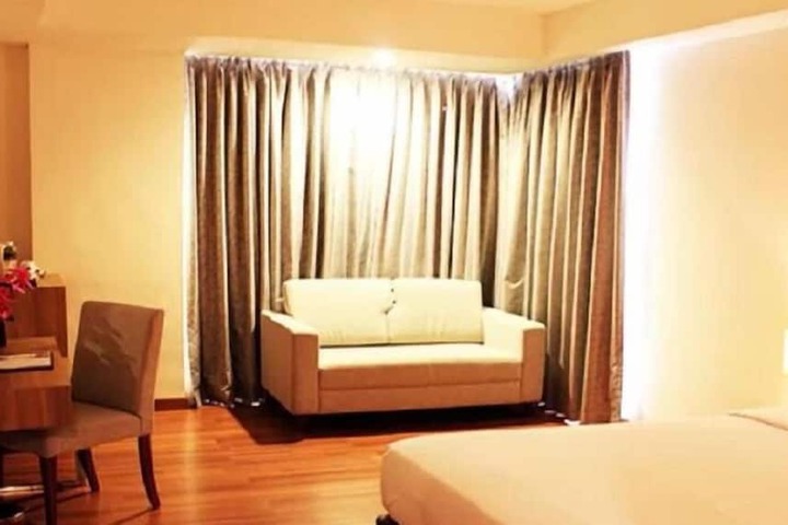 Room 13 of 32