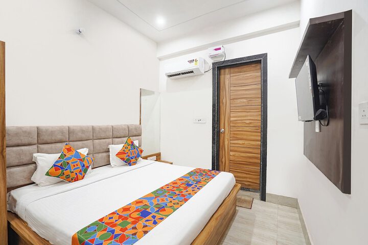 Room 13 of 25
