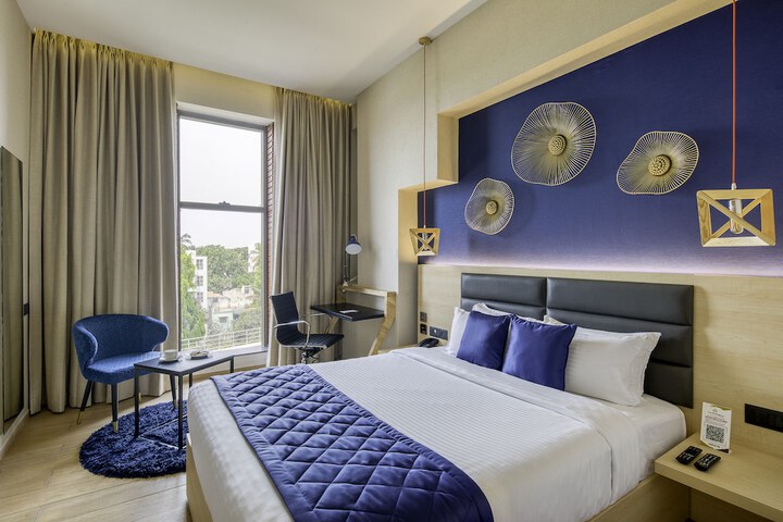 Room 3 of 20