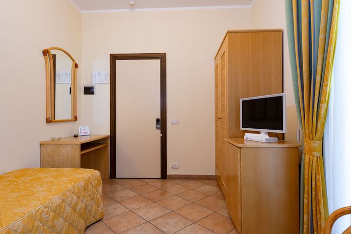 Room 31 of 74