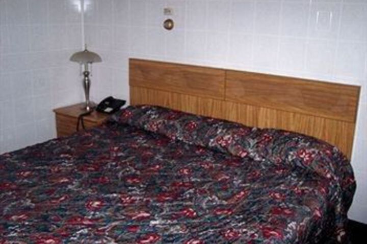 Room 4 of 6