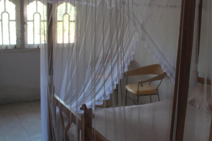 Room 2 of 3
