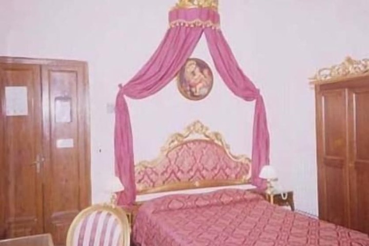 Room 13 of 53