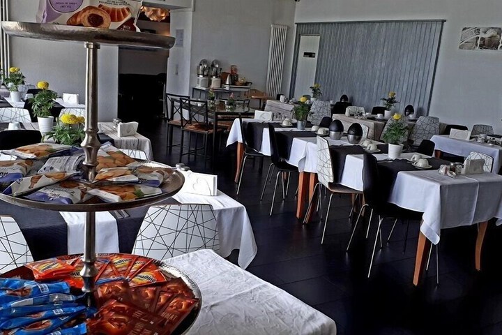 Dining 76 of 116