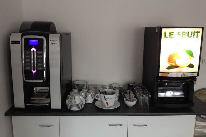 Breakfast/Coffee Service 20 of 25