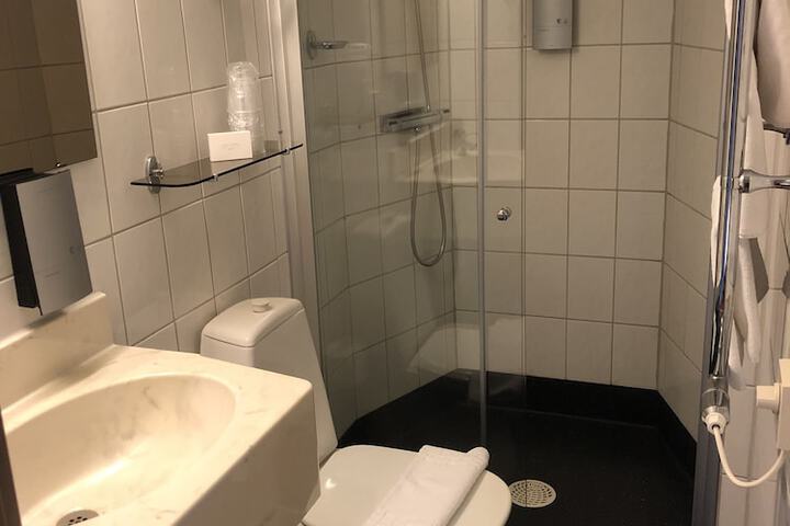 Room 44 of 78