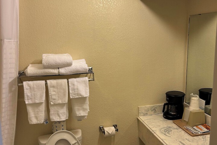 Room 6 of 10