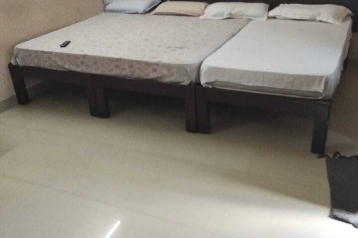 Room 4 of 6
