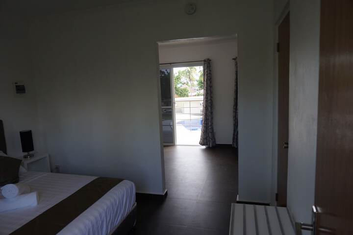 Room 4 of 32