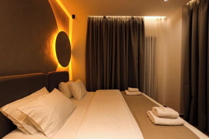 Room 3 of 28