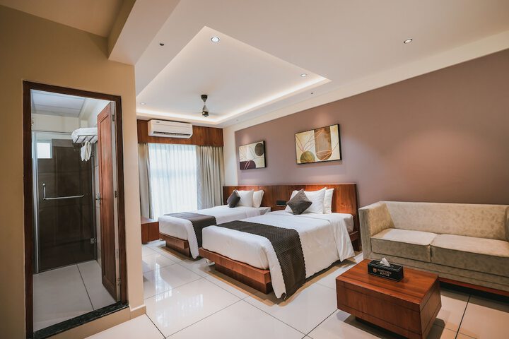 Room 15 of 36