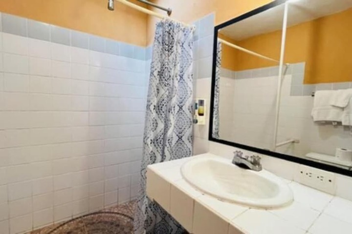 Room 70 of 172