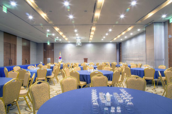 Ballroom/Hall 40 of 55