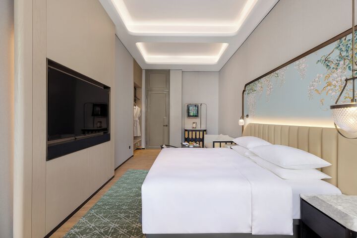 Room 16 of 72